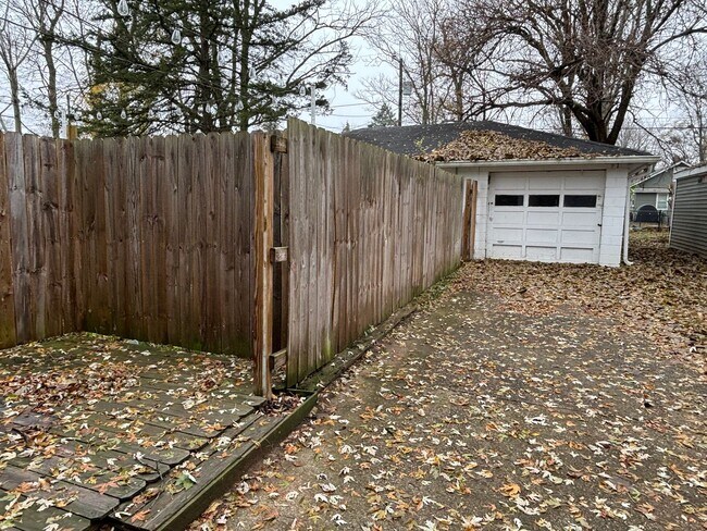 Photo - AVAILABLE NOW! Charming 2-Bed, 1-Bath Single-Family Home in Indianapolis!