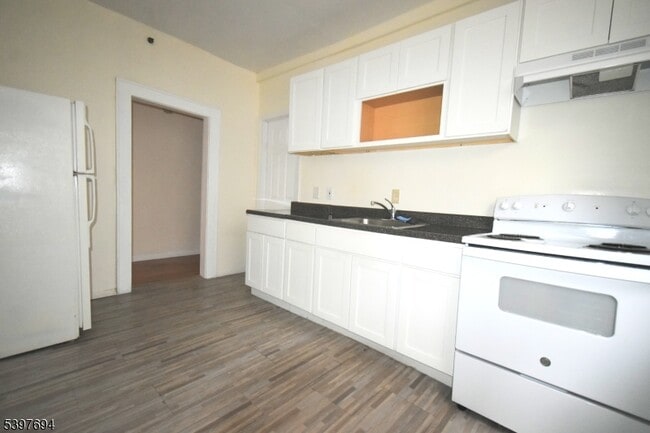 Photo - 1600 Maple Ave Unidad A4