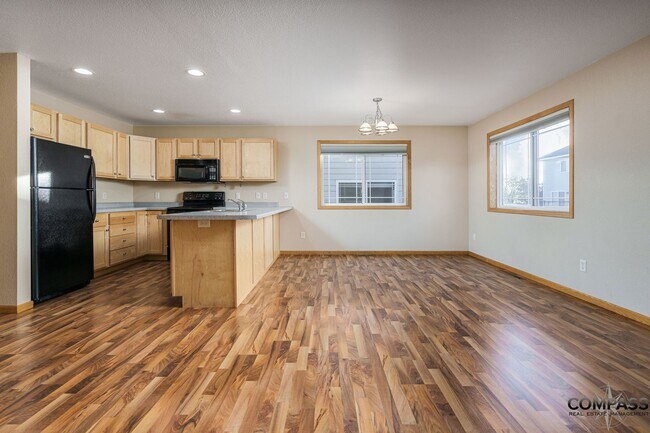 Photo - SPACIOUS UPDATED TOWNHOME WITH IN-UNIT LAU...