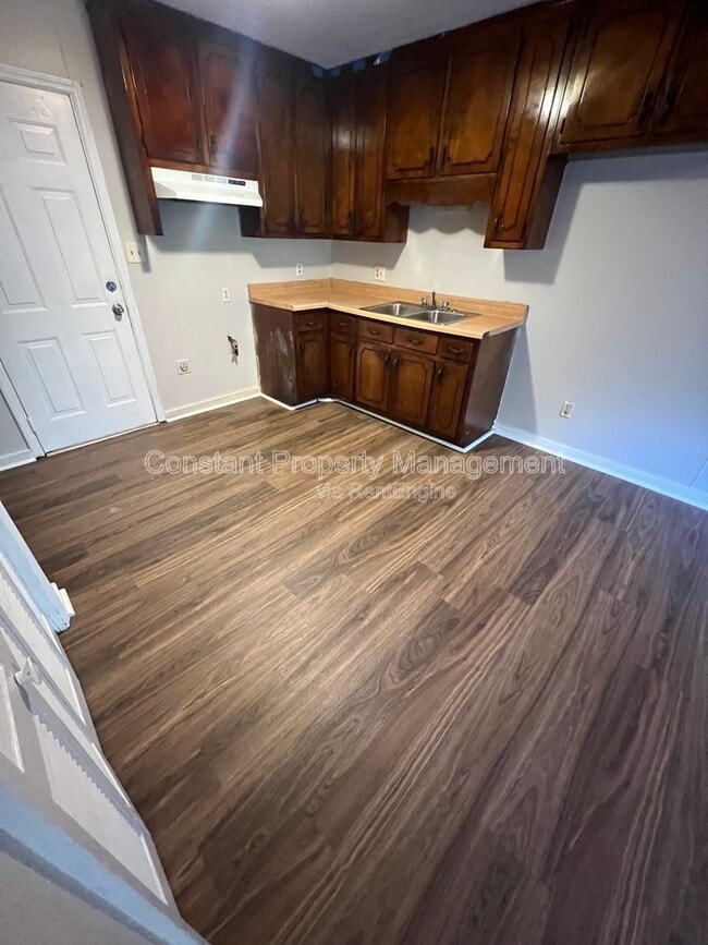 Photo - 712 English St Unidad 710