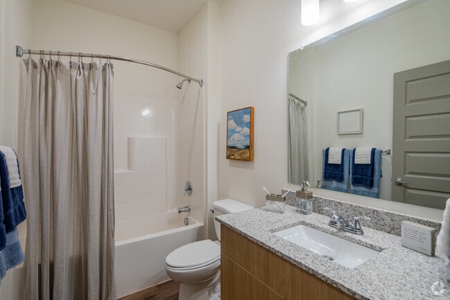 4BR, 4BA - 1,170SF - Primary Bathroom