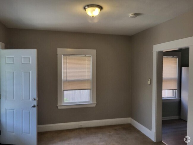 Building Photo - 2094 Dowd Ave Unit DOWD REAR Rental