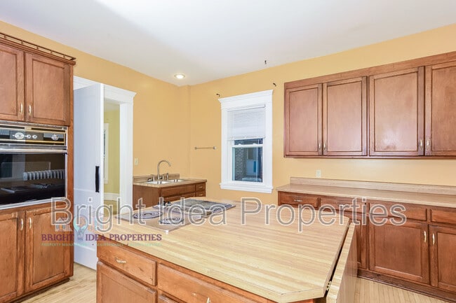 Photo - 2104 Emerson Ave S