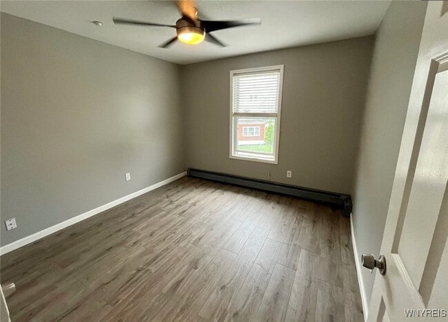 Photo - 402 W Ferry St