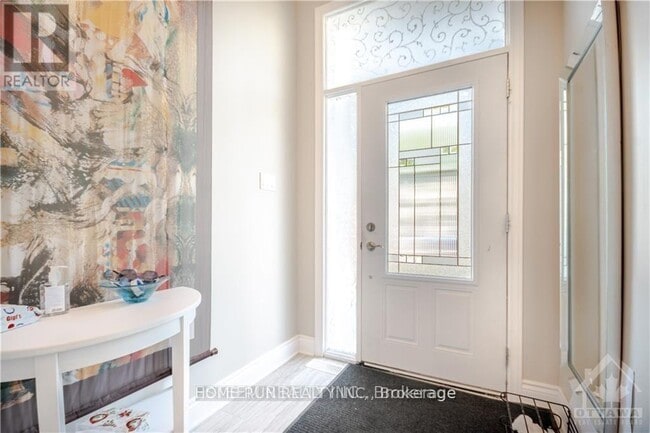 Photo - 560 Mutual St