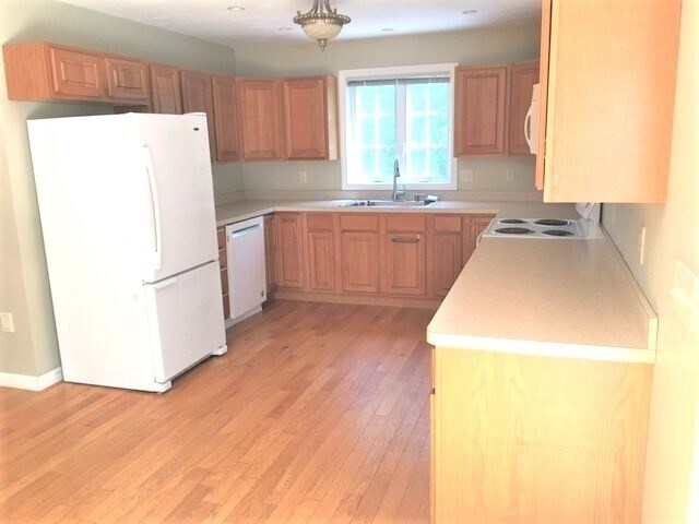 Photo - 7 George Howard Rd