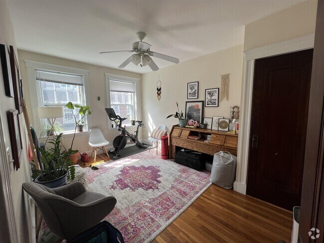 Building Photo - 13 Ellery St Unit 3 Rental