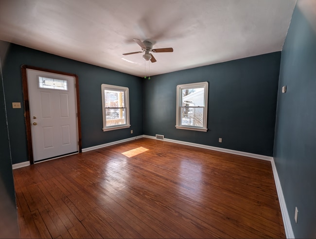 Photo - 411 E School St