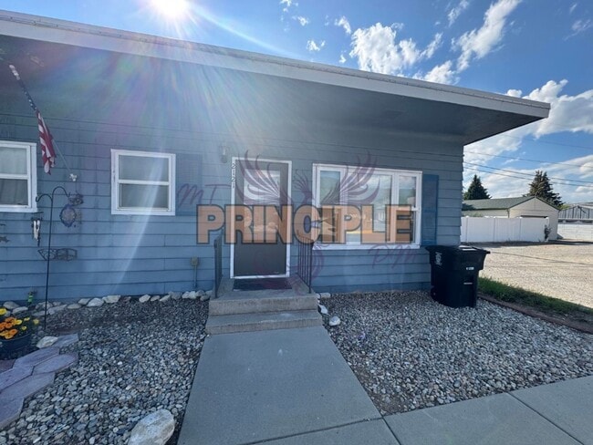 Building Photo - Renovated 2 bedroom Duplex on the flats Unit 2121 Rental