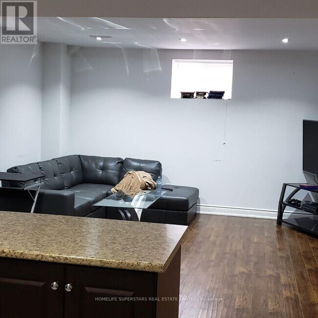 Photo - 33 Little Britain Cres