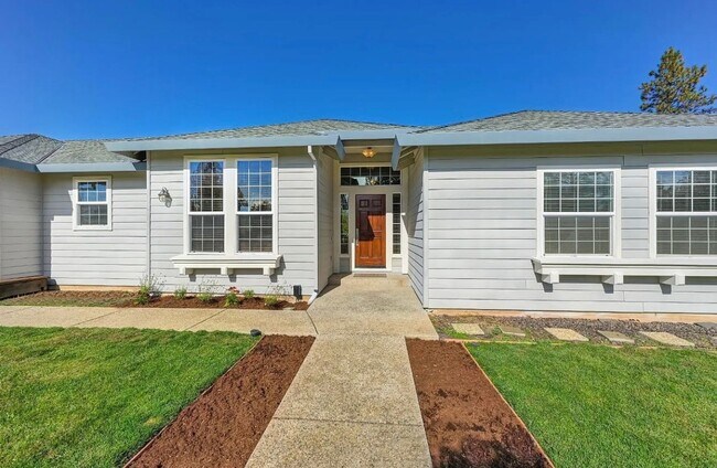 Photo - Beautiful 3 bedroom 2 bathroom Home in Beautiful Weimar!