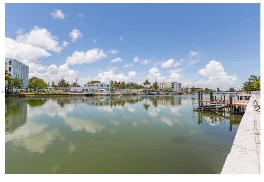 Photo - 8210 Byron Ave Unidad 12