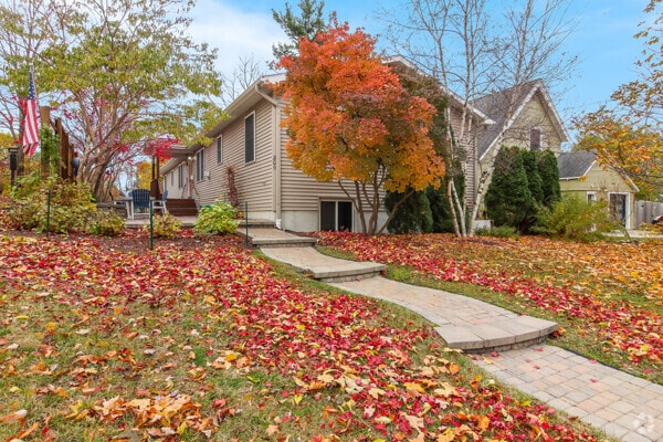 Building Photo - 209 S Cedar St Unit B Rental