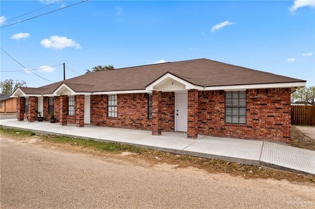 Building Photo - 14 E Peter St Unit 3