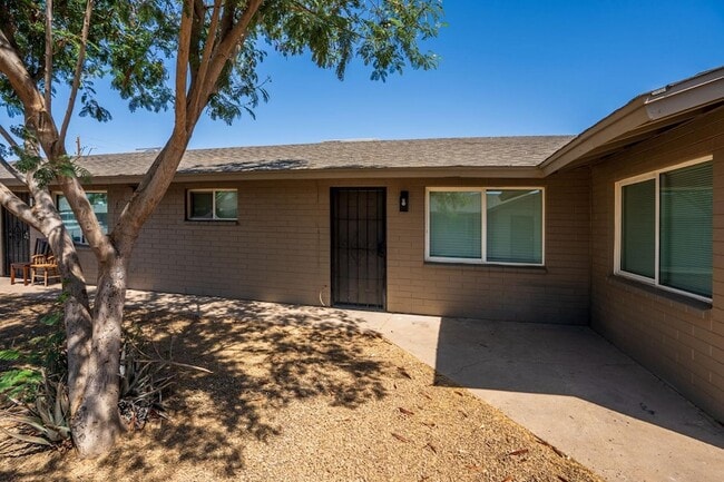 Building Photo - 4423 N 23rd Ave Unit Apt B