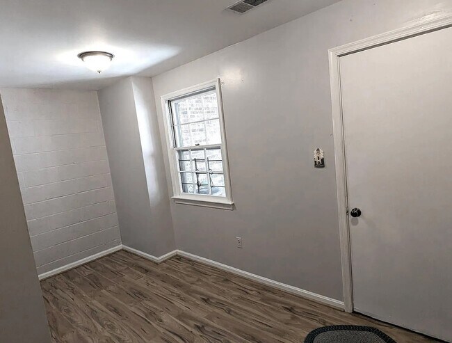 Photo - 1902 Curtis Ct SE