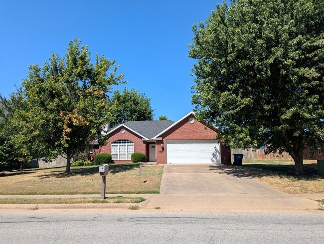 Photo - 702 Tunbridge Dr
