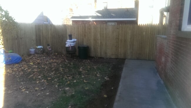 BACKYARD - 177 Davenport Ave Unit 2