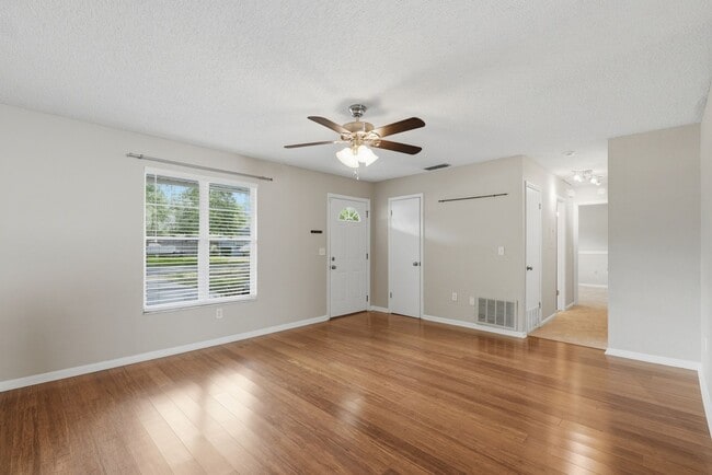 Photo - Quiet neighborhood, Centrally located, 3 bedroom 2 bath home in NW