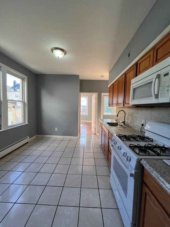 Building Photo - 68 W 53rd St Unit 2