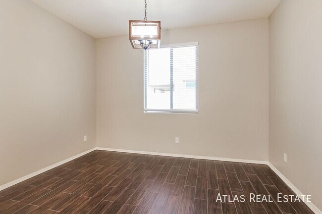 Photo - 18660 W Robin Ln