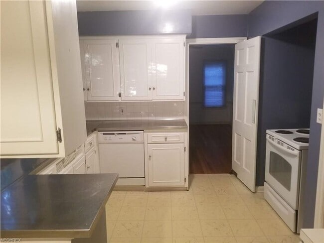 Photo - 4 Bed 3.5 Bath in Cleveland Heights - You ...