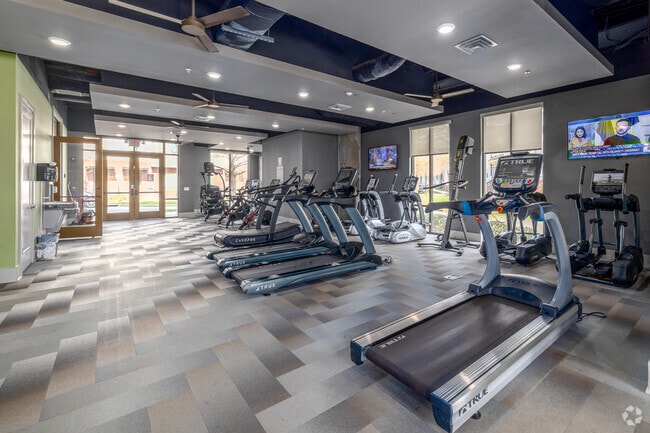 Entorno de fitness - The Village at Commonwealth