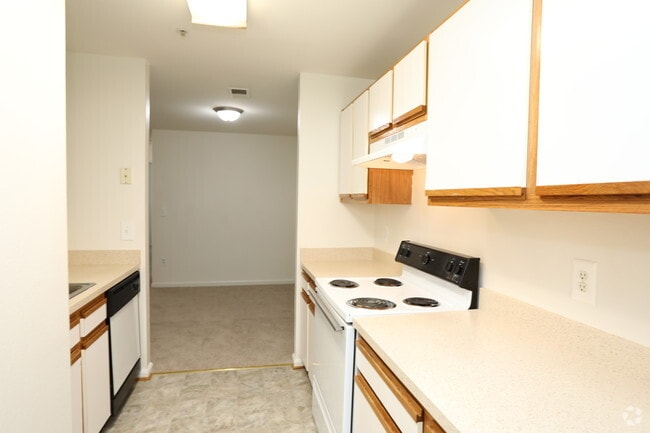 2BR, 1BA -877 SF