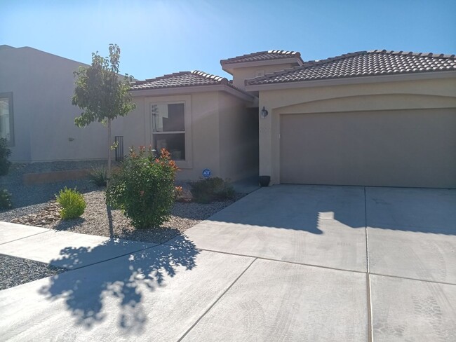 Beautiful 4 Bedroom 2 Bathroom! Call us to... - Beautiful 4 Bedroom 2 Bathroom! Call us to... House