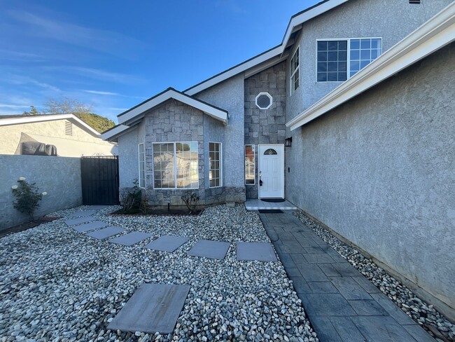 Photo - Reseda 4+3 w/fireplace, vaulted ceilings, new flooring, solar panels, + pool!