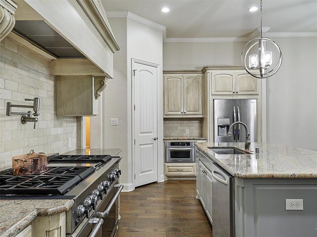 11216 Ashley Ln