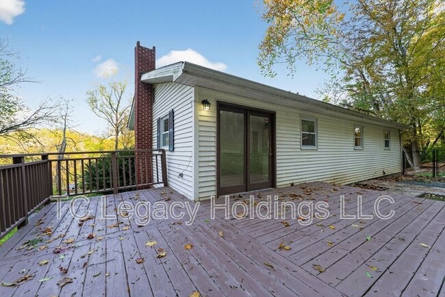 Photo - 320 Diamond Ave