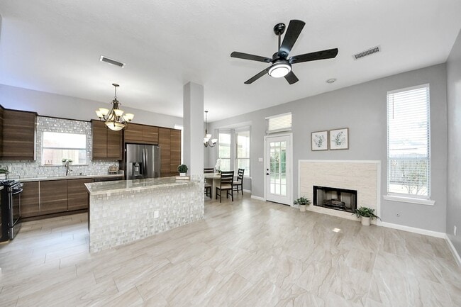 Photo - 20922 Whitevine Way