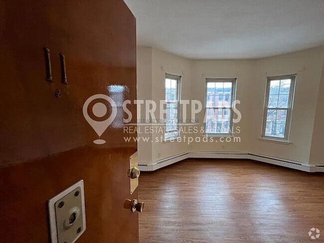 Building Photo - 62 S Huntington Ave Unit 11 Rental