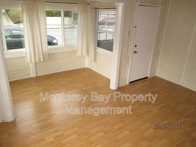 Photo - 696 Hawthorne St