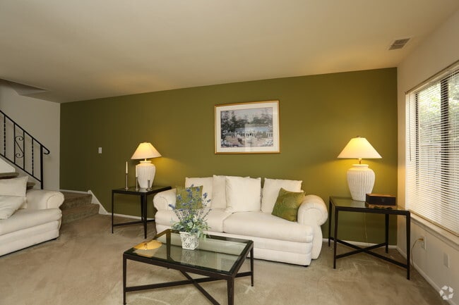 Living Room - Pennswood Apartments and Townhomes