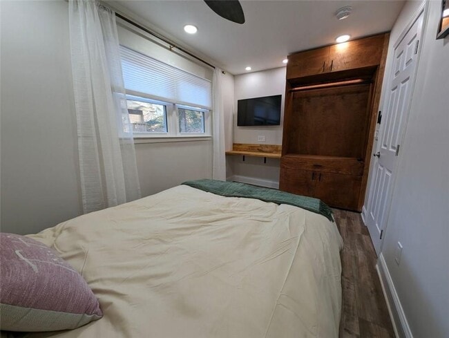 Photo - 1303 Colony Dr