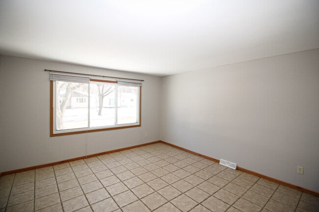 Photo - 202 Silver Road