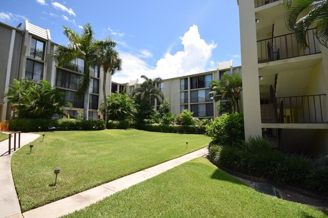 Building Photo - 501 SW 11th Pl Unit 204 Rental