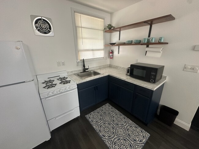 Kitchen Area - 27 Mill St Unit Suite 2