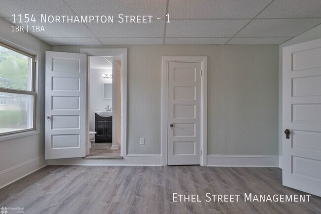 Photo - 1154 Northampton St Unit 1