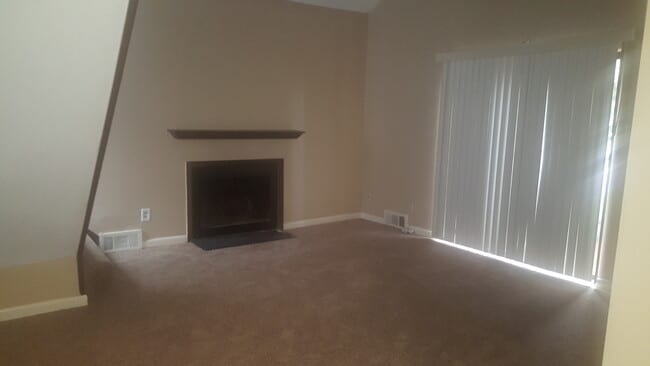 Photo - 661 Watson St