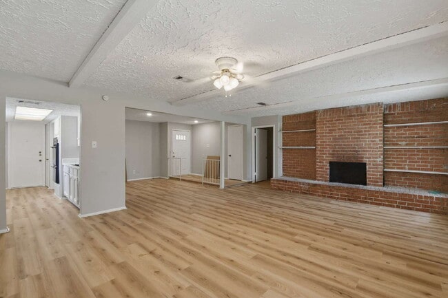 Building Photo - 6015 Knotty Post Ln