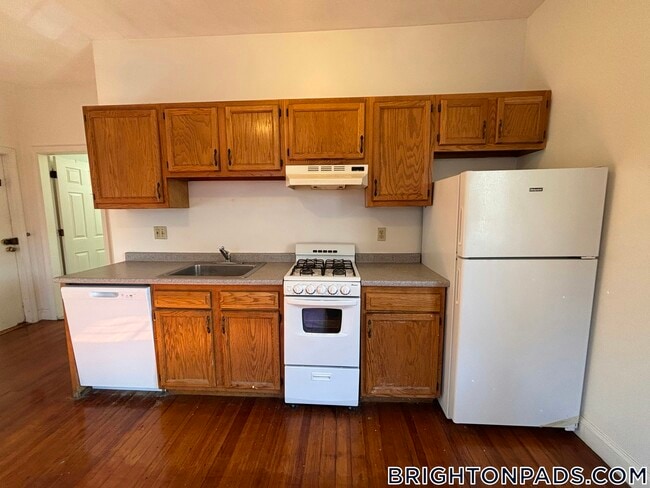 Building Photo - 163 Strathmore Rd