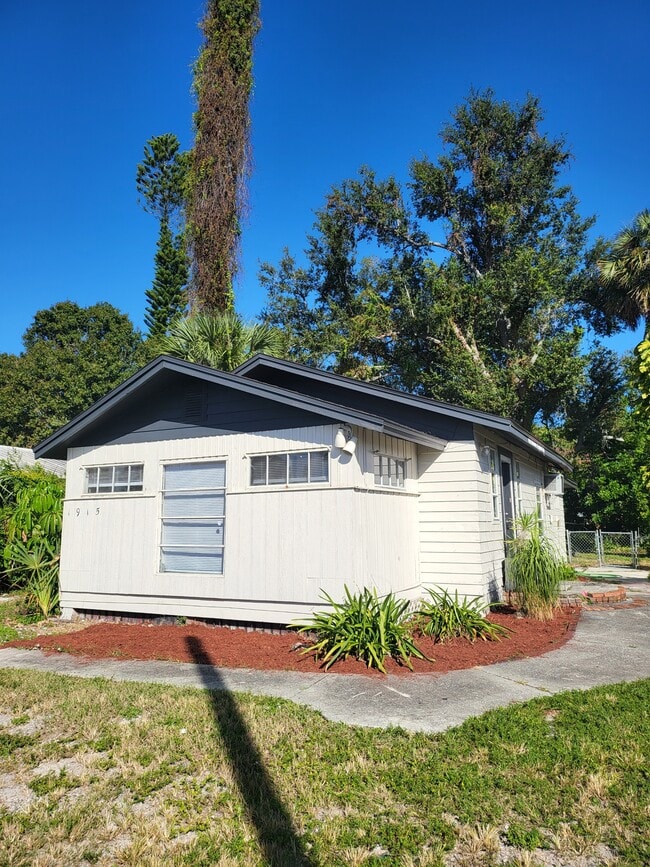 Building Photo - 1915 Hill Ave