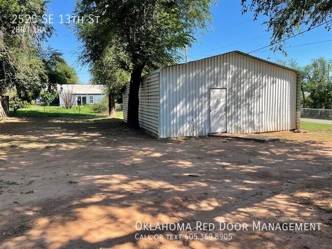 Photo - 2525 SE 13th St