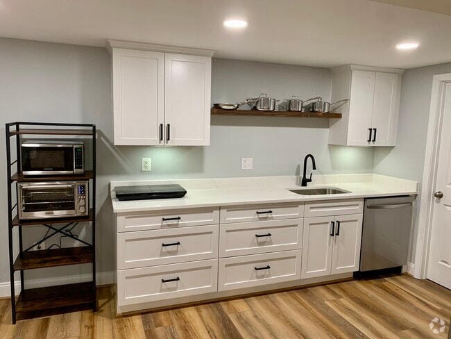 Building Photo - 3076 Holmes Run Rd Unit Downstairs Rental