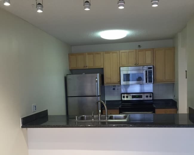 Photo - Honolulu Tower - High Floor, Ocean and City View!!!