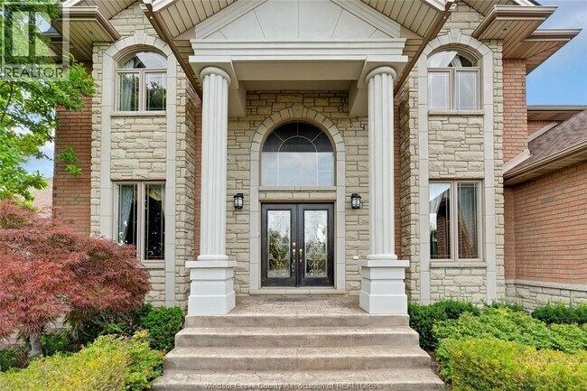 Photo - 1585 Stoneybrook Crescent