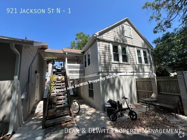 Building Photo - 921 Jackson St N Unit 1 Rental